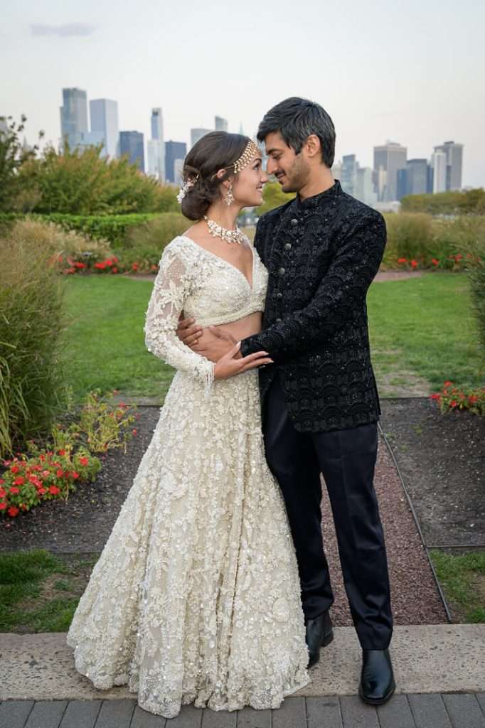 02-romantic-couple-liberty-house-wedding