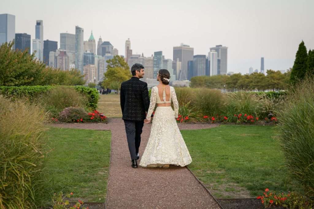 07-groom-kissing-bride-liberty-house-wedding