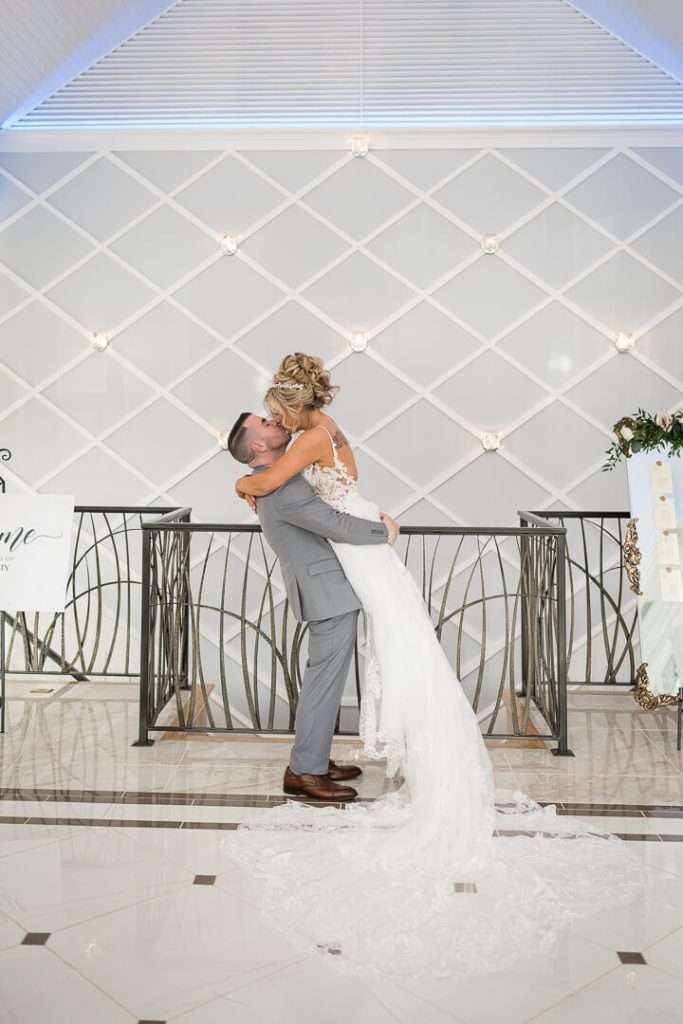 27_Bride_and_Groom_Romantic_Kiss_Crystal_Point_Yacht_Club