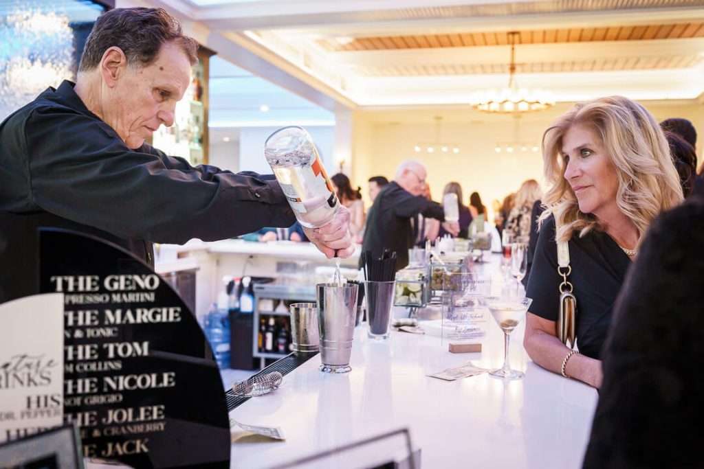 36- Cocktail-Hour-Bar-Crystal-Point-Yacht-Club  