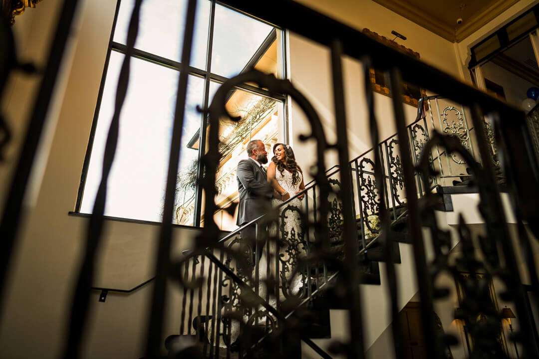 luxury-wedding-photography-couple-on-staircase