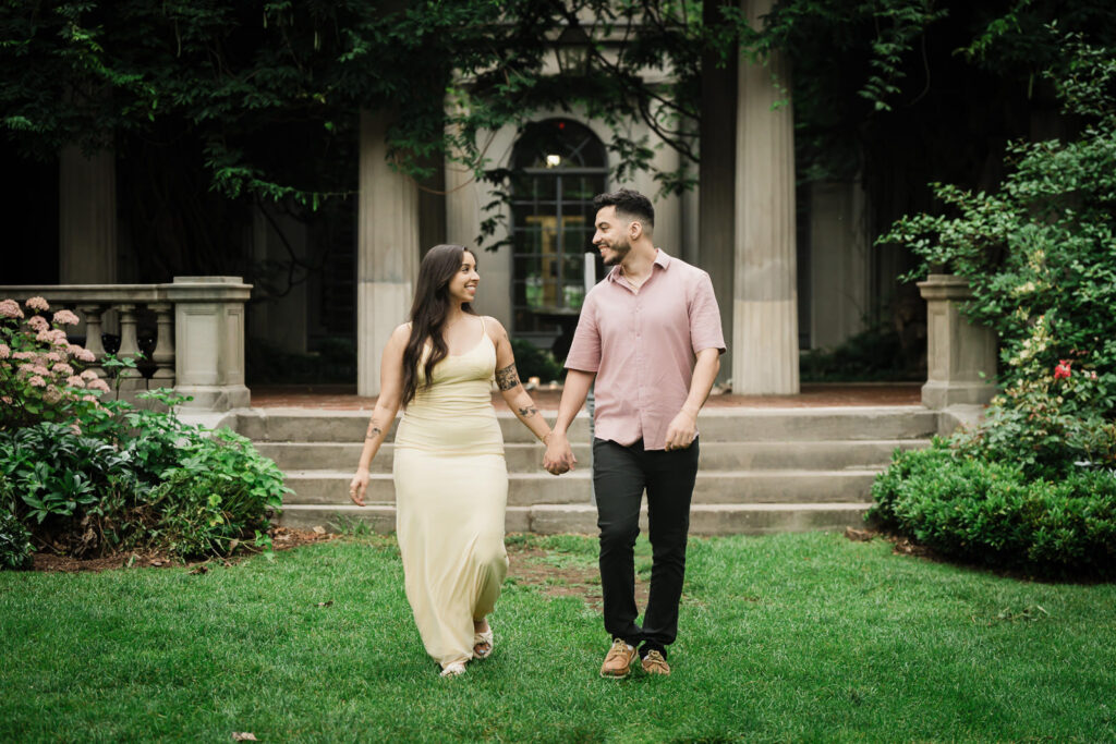 Northern NJ engagement photographer Alex Kaplan captures couple in front of classical columns at garden estate