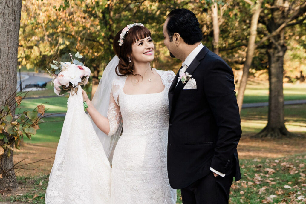 New Jersey wedding photographer Alex Kaplan captures bride and groom portrait in fall park setting with autumn foliage