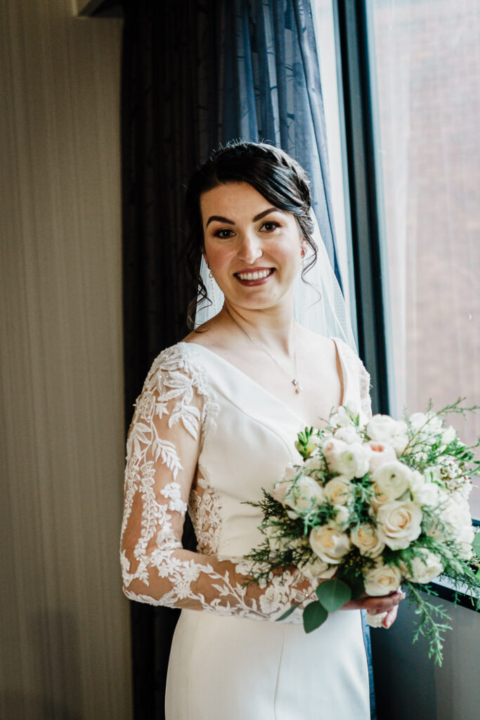 Bride portrait with bouquet by Alex Kaplan Photography