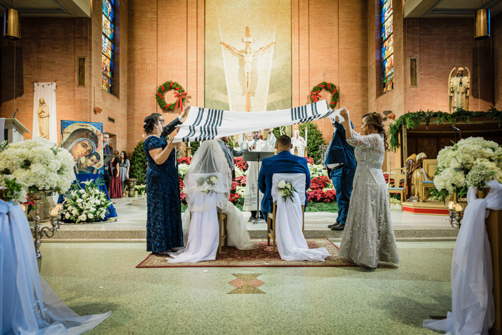 Lazo ceremony with family at St Theresa Catholic Church Kenilworth