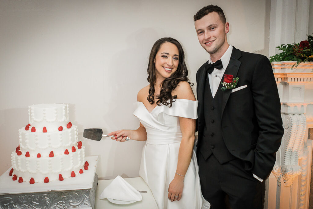 Couple cutting wedding cake at Skylands Manor reception